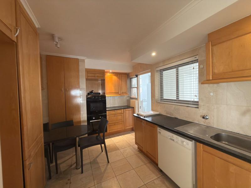 To Let 3 Bedroom Property for Rent in Sea Point Western Cape